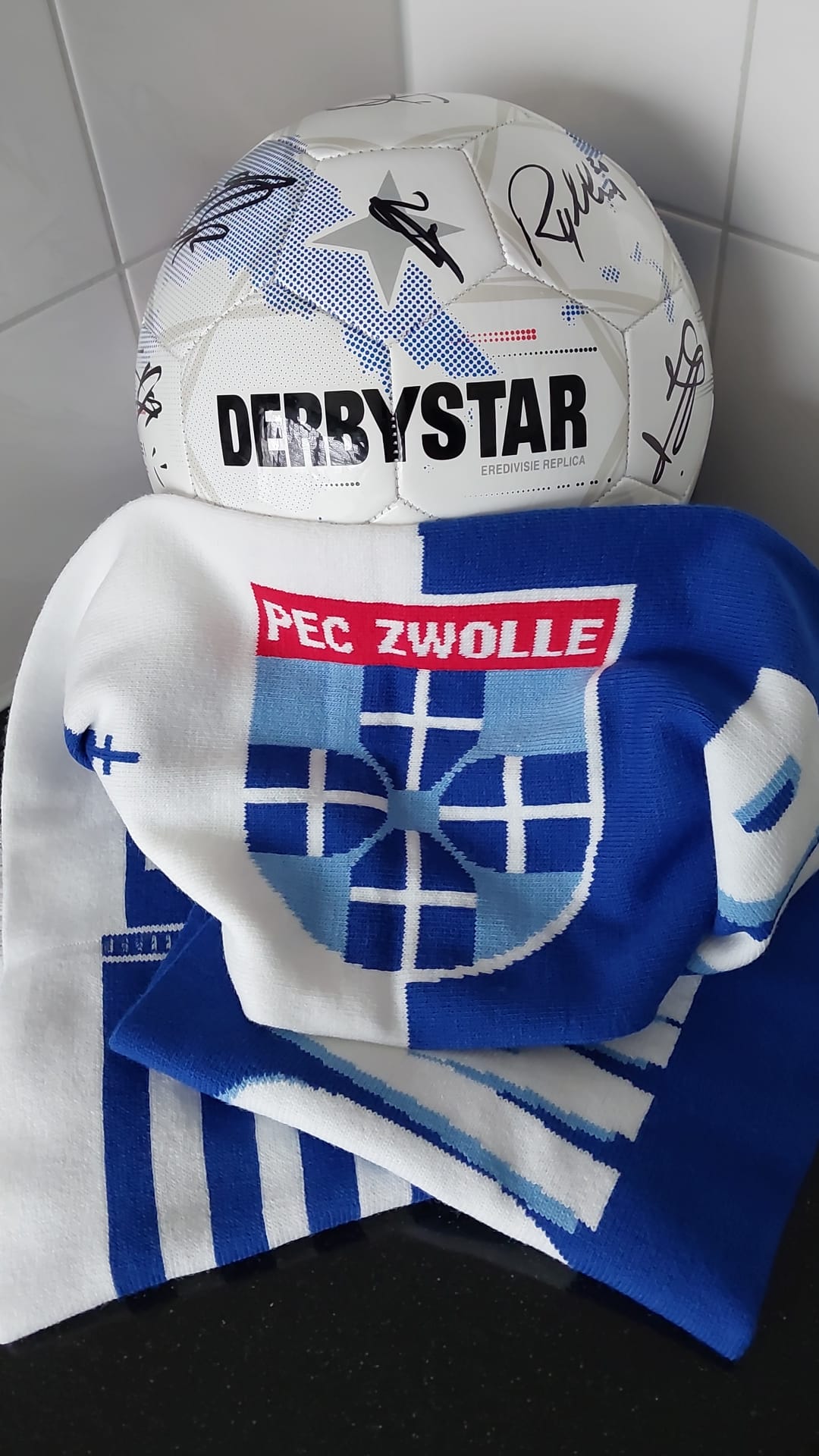 ⚽ Gesigneerde PEC Zwolle bal + supporterssjaal